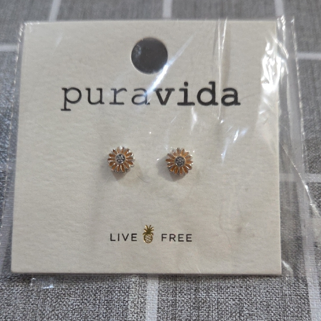 Pura Vida Gold Daisy Stud Earrings With Clear Center 10$